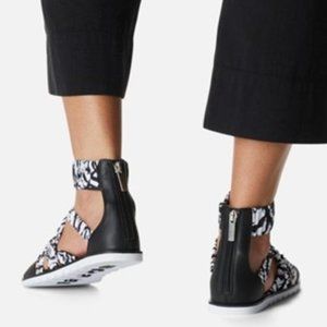 Sorel Ella II Ankle Strap Sandals Leather Flats White & Black Print Size 8 NEW